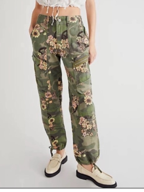 Free People Pants - Free People Sz Large Cargo Camo Peace flowers